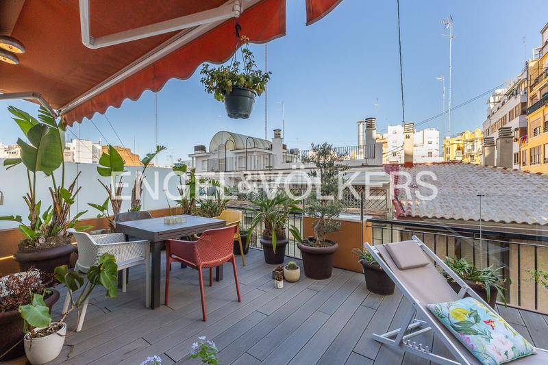 Foto 7dcb2ea4-e5bb-48bd-82cc-f0e05ad2c68c. Location attique avec chauffage parking dans El Mercat Valencia