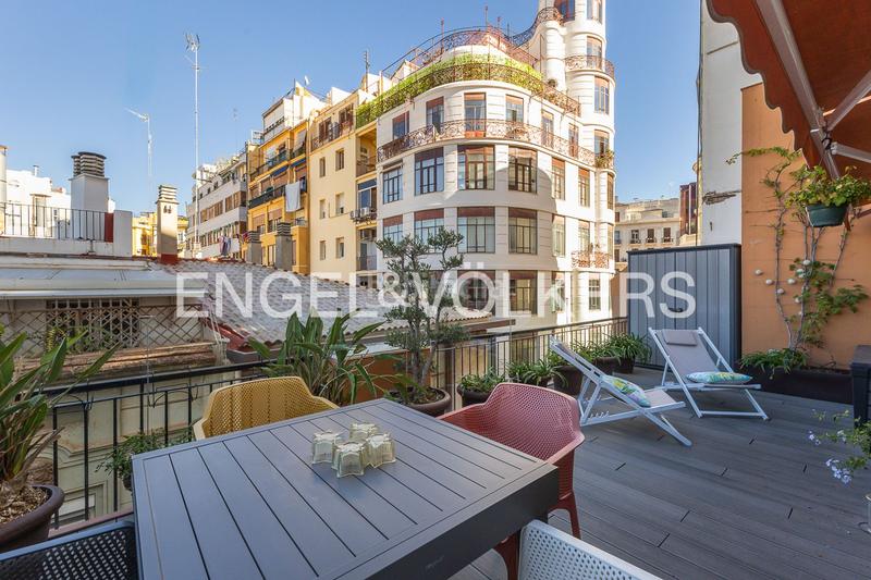 Foto 82e5d065-afa2-4430-ad49-58b2fa37196b. Location attique avec chauffage parking dans El Mercat Valencia