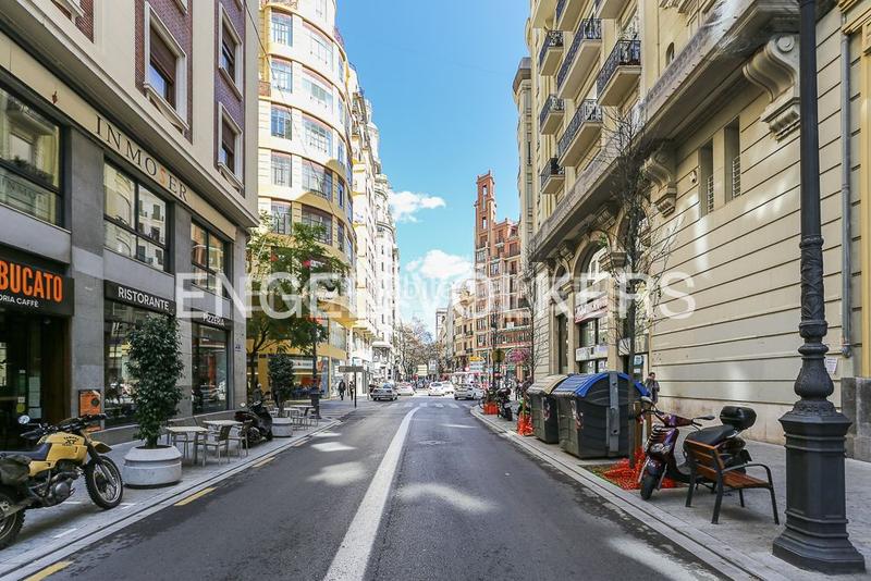 Foto e055a3ad-b372-41c1-8fd4-ec14c73c29ba. Location attique avec chauffage parking dans El Mercat Valencia