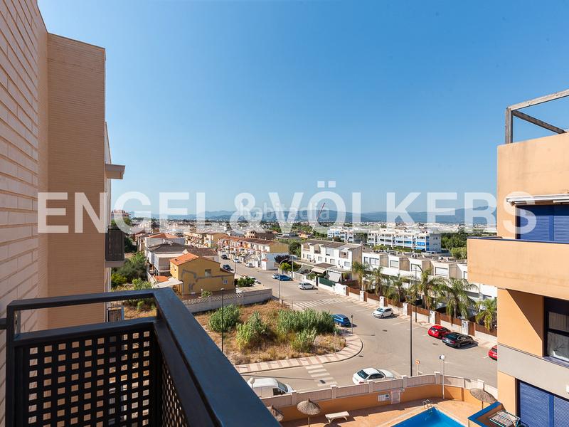 Foto 7212e182-3824-4c31-8b26-f864136e079e. Lloguer apartament amb calefacció aparcament piscina a Daimús