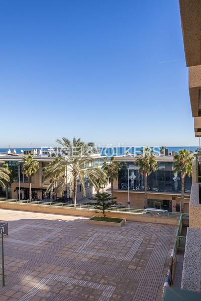 Foto 0c1390a1-218c-4910-9194-8da7d200d63a. Alquiler apartamento exclusivo apartamento frente al mar en residencial en Alboraya