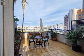 Miete Appartement in Camí Reial. Precioso ático en el residencial con espectaculares vistas