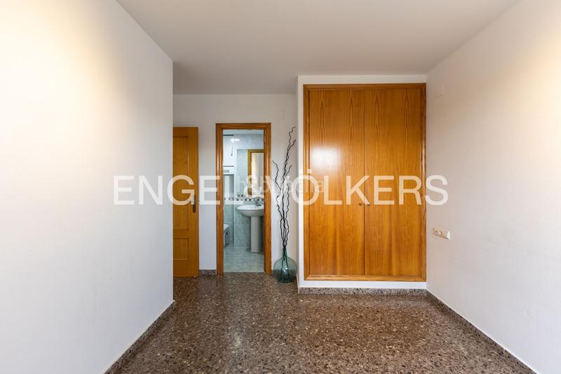 Foto 4704e5e2-2254-4ff7-a142-af6a5e09d1d2. Alquiler apartamento bonito piso sin amueblar frente al jardín de ayora en Valencia