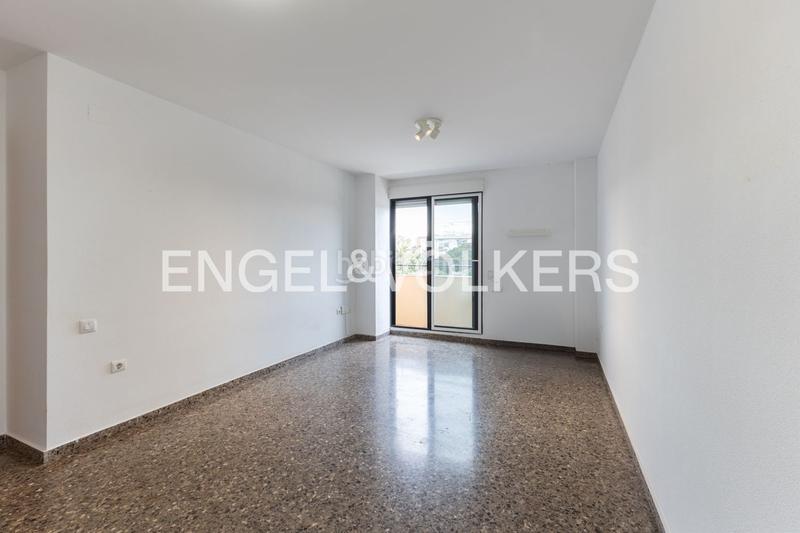 Foto 6f1f1ffa-4b96-4f7b-bf06-af663af6a772. Rent apartment with heating in Aiora Valencia