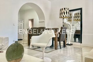 Casa adossada a Canónigo Gimeno