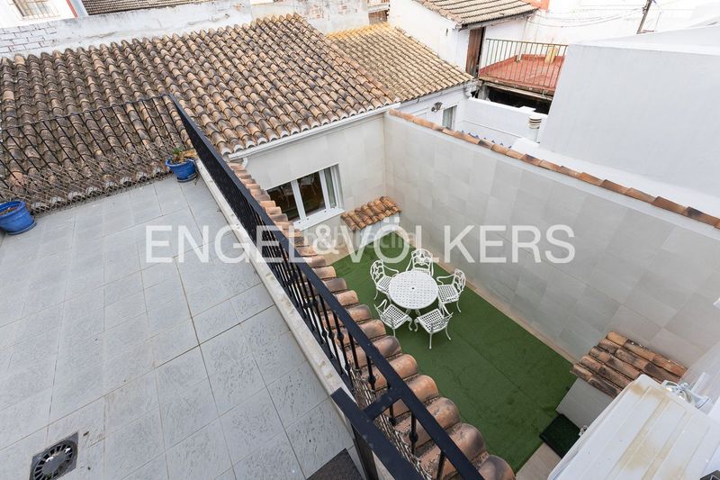 Foto d2728e8c-586b-4ff6-aeed-325a24e6c980. Casa adossada amb calefacció aparcament a El Cabanyal-El Canyamelar Valencia