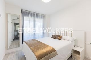 Alquiler Apartamento en La Punta. Moderno piso de obra nueva con garaje y piscina