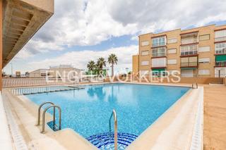 Location Appartement à El Perellonet. Piso en urbanización con piscina y parking en el perellonet