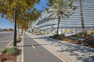 Maison à Ciutat de les Ciències i de les Arts - Justicia. Excelente terreno urbano y rustico frente al roig arena