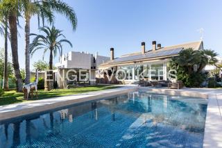 Casa a Casas Verdes. Villa única en urbanización de lujo