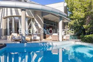 Maison à Torre en Conill-Cumbres de San Antonio. Singular villa primera linea de golf