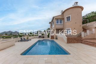 Casa a Pedreguer. Hermosa casa con dos apartamentos independientes, impresionantes