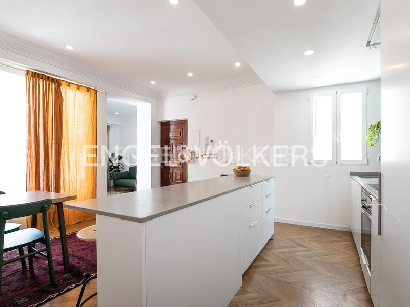 Foto 80590a83-6231-4e55-8b64-0dffb975d368. Alquiler ático  con terraza en ruzafa para corta estancia en Valencia