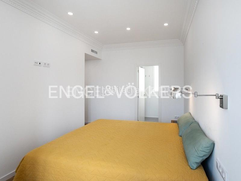 Foto e8eb267f-2327-40e2-808c-c40124bbfd2f. Alquiler ático  con terraza en ruzafa para corta estancia en Valencia