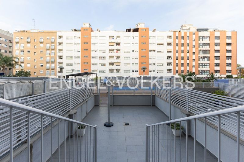 Foto 2e455f64-982d-48a9-bfce-6bcc75b283f9. Duplex con riscaldamento parcheggio piscina in Nou Benicalap Valencia