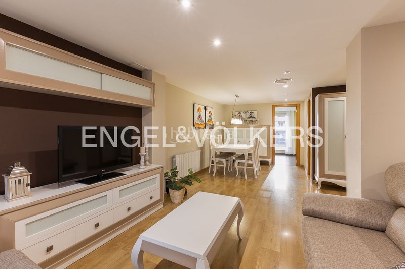 Foto c796cfed-278d-48a6-bed6-850017702989. Duplex con riscaldamento parcheggio piscina in Nou Benicalap Valencia