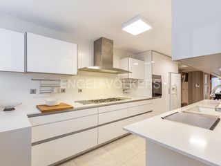 Rent Flat  Carrer de jaume roig. Amplia vivienda reformada en jaime roig