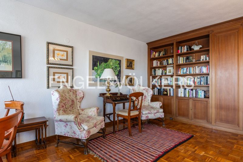 Foto 52b91db3-c5c9-45e9-bdc1-218a543879f4. Rent flat with heating parking in El Botànic Valencia