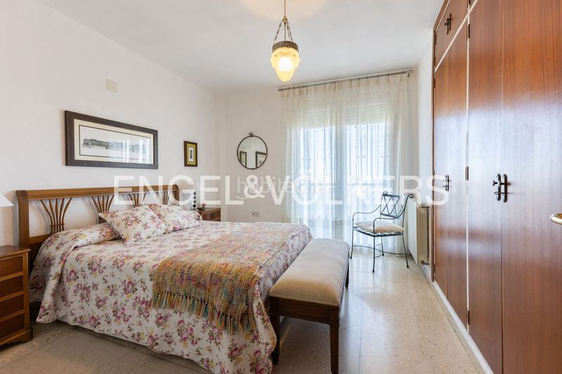 Foto 54d6657b-ced4-4a44-be36-5da59af32e6a. Rent flat with heating parking in El Botànic Valencia