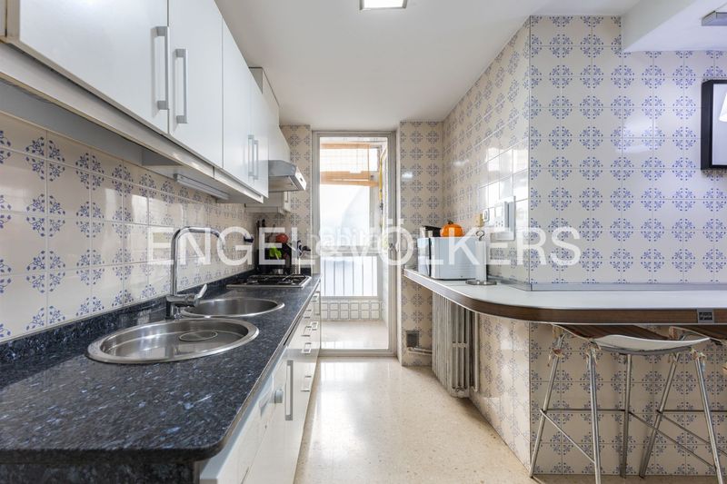 Foto 55e1a5fc-0ced-41a4-bd82-c745566c12b9. Rent flat with heating parking in El Botànic Valencia