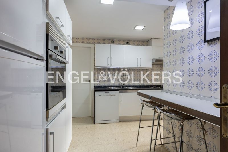 Foto 73896a44-5a7c-4242-a841-669bf9ae073b. Rent flat with heating parking in El Botànic Valencia