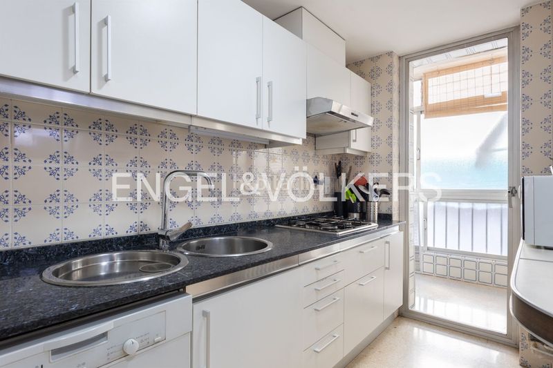 Foto dca55ae0-8d66-4574-8615-55ee85abfcbc. Rent flat with heating parking in El Botànic Valencia