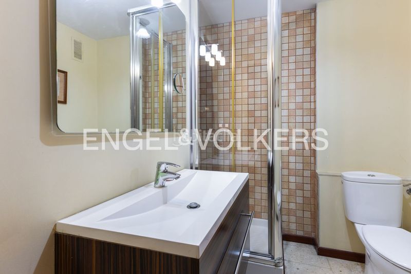 Foto f54c6d4e-fb2b-434a-9f67-4bd89e2fc384. Rent flat with heating parking in El Botànic Valencia