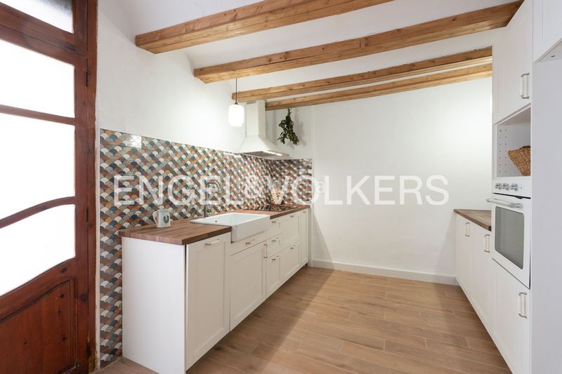 Foto a64cfcd9-087f-4418-85e6-2a56c799d874. Casa amb calefacció piscina a Núcleo Urbano Pobla de Vallbona (la)