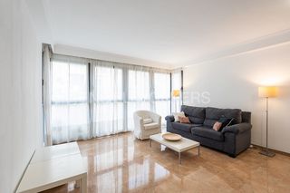 Affitto Appartamento  Carrer de polo y peyrolón. Luminosa vivienda en mestalla con parking
