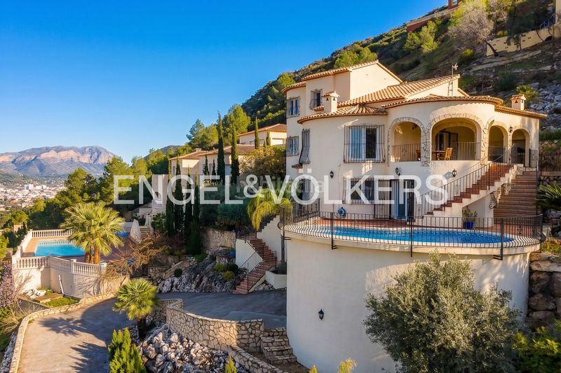 Foto 2512315a-7723-4915-8743-19a59bb04c59. Casa amb calefacció aparcament piscina a Monte Solana Pedreguer