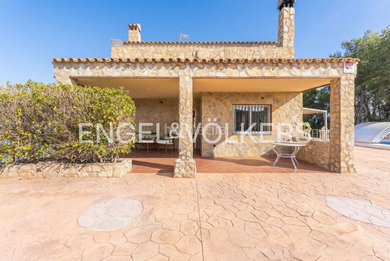 Foto 6112a339-d26a-4fe4-9c5b-378ba92c7a3c. Casa amb calefacció aparcament piscina a Torres Torres