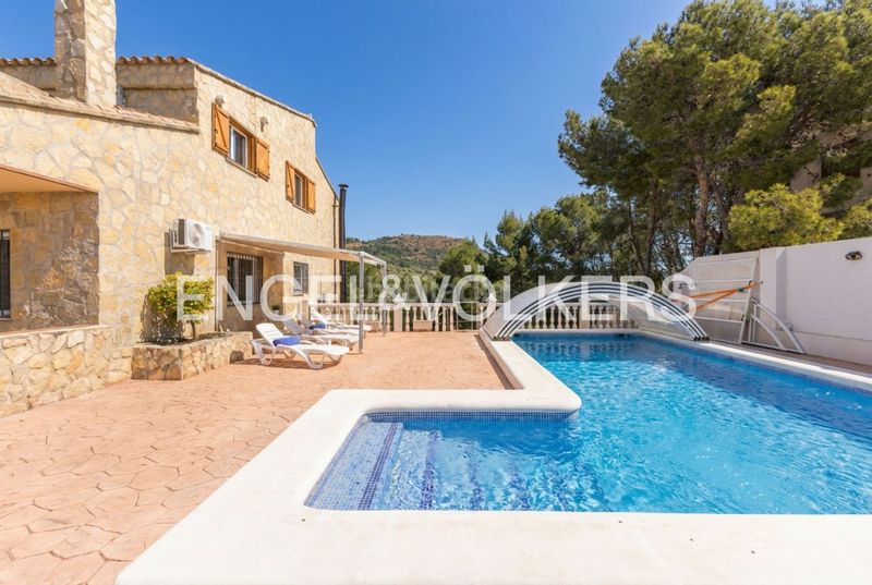 Foto 6a79dbc1-4dfe-4dc2-87cf-74547ba1a287. Casa amb calefacció aparcament piscina a Torres Torres