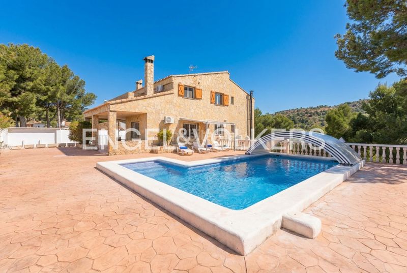 Foto cf952837-893d-49b9-b3ac-7b9ccd8f29ab. Casa amb calefacció aparcament piscina a Torres Torres