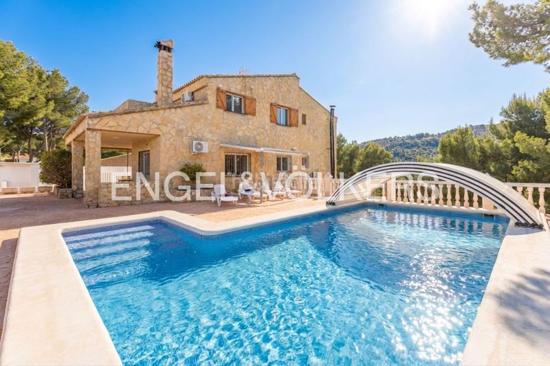 Foto f8909151-925a-46e1-96d4-40131fb7b457. Casa amb calefacció aparcament piscina a Torres Torres