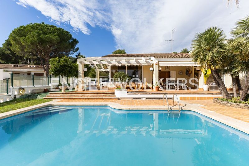 Foto 8099c67e-e45e-4995-bdff-00f4edf33c8a. Casa amb calefacció piscina a Montornés-Las Palmas-El Refugio Benicasim / Benicàssim
