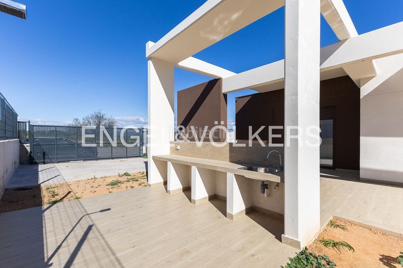 Foto 2ed9f356-d9d7-4235-84b5-063a0f77db27. Casa amb calefacció aparcament piscina a La Conarda-Montesano Bétera