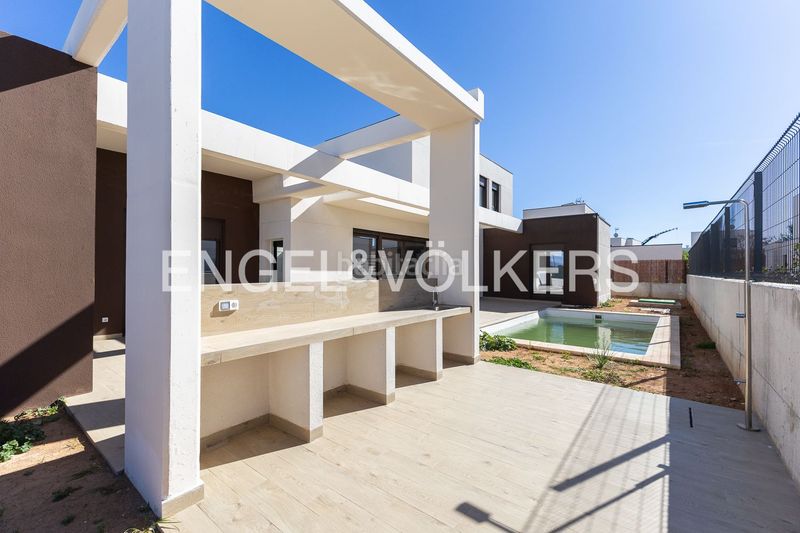 Foto 3f7f28ee-85b9-45b2-925d-aec25d5af6a5. Casa amb calefacció aparcament piscina a La Conarda-Montesano Bétera