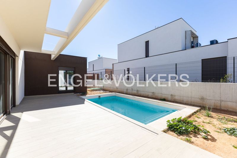 Foto f7a46e9a-777f-4933-8690-4484b323bc2a. Casa amb calefacció aparcament piscina a La Conarda-Montesano Bétera