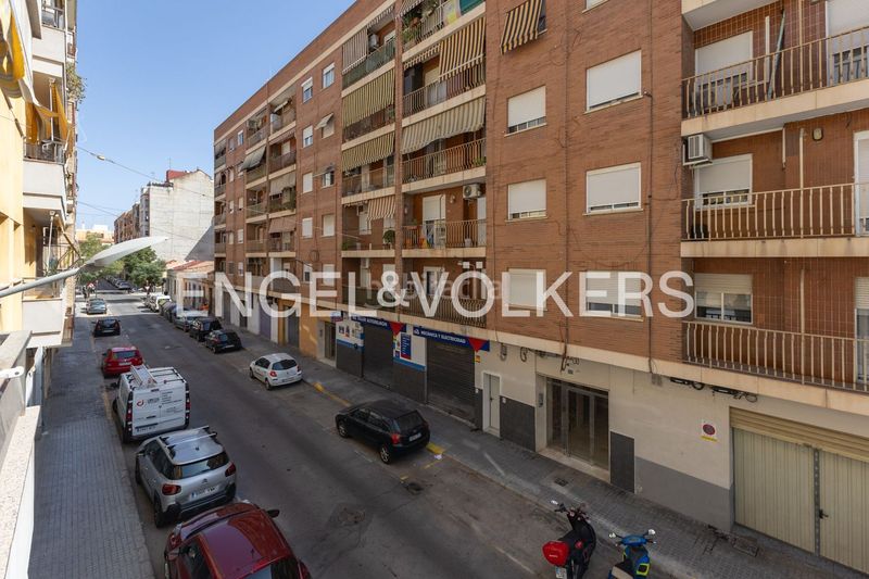Foto 6540caa7-6b0a-4e20-b04c-ec20efb2a9f0. Pis amb calefacció aparcament a Torrefiel Valencia
