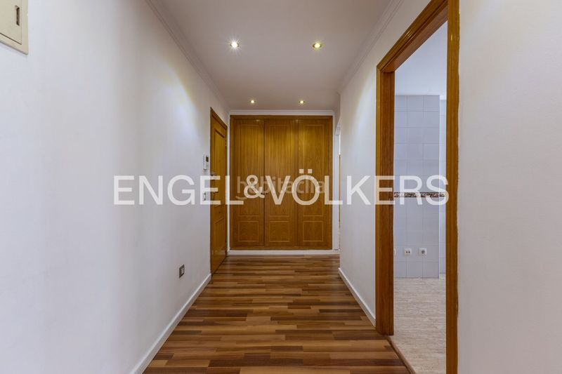 Foto e7347e83-c19b-45ce-84ff-f7b2c843936b. Pis amb calefacció aparcament a Torrefiel Valencia