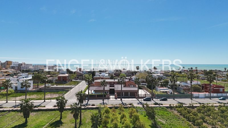 Foto bb39eb40-cdc4-4bfb-becf-7ad75255435d. Casa amb calefacció piscina a Playa Burriana