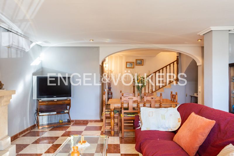 Foto 32a51923-a6ae-42fe-b05e-dc85cf8f24de. Casa amb calefacció aparcament piscina a Núcleo Urbano Pobla de Vallbona (la)