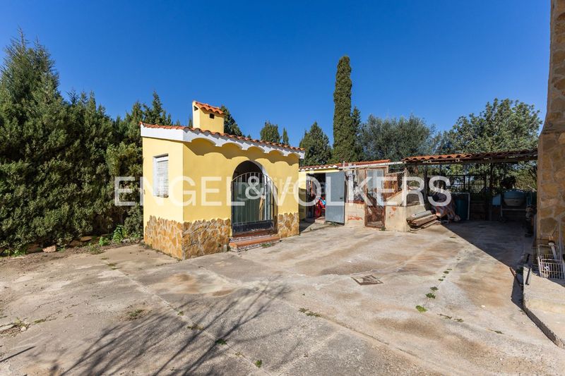 Foto 576036b0-bfc0-4101-aa91-80845b4c6c9a. Casa amb calefacció aparcament piscina a Núcleo Urbano Pobla de Vallbona (la)