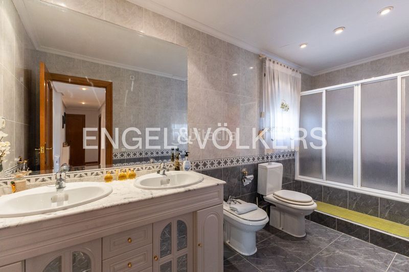 Foto bdab3e9c-d7ef-465d-8299-acd9db5fa207. Casa amb calefacció aparcament piscina a Núcleo Urbano Pobla de Vallbona (la)