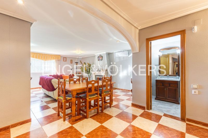 Foto dcf6e74a-5e38-4a09-b3b2-988d1189f829. Casa amb calefacció aparcament piscina a Núcleo Urbano Pobla de Vallbona (la)