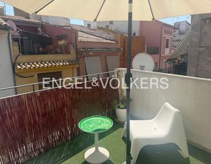 Location Appartement à El Mercat. Acogedor dúplex con la terraza para corta estancia