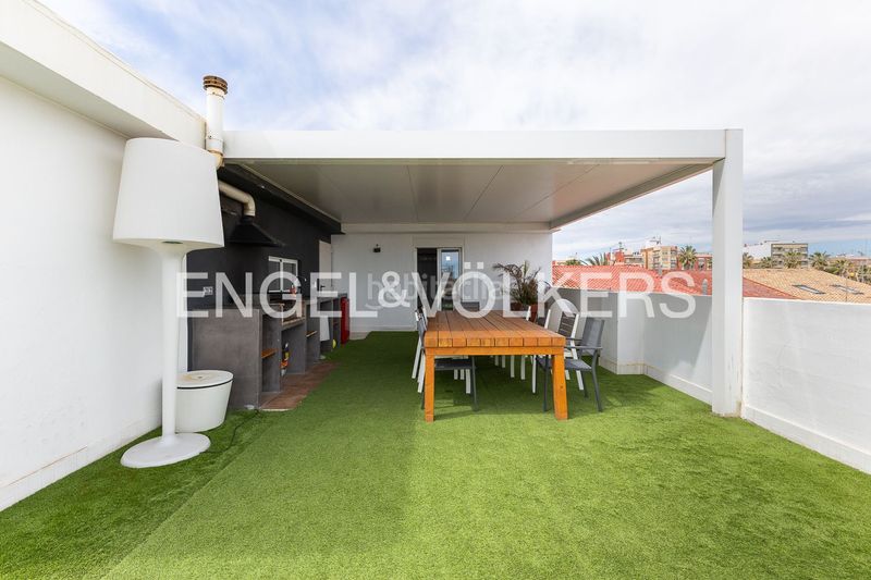 Foto 635344b7-3f87-4453-80b1-e3f8bd29573e. Casa amb calefacció a El Cabanyal-El Canyamelar Valencia