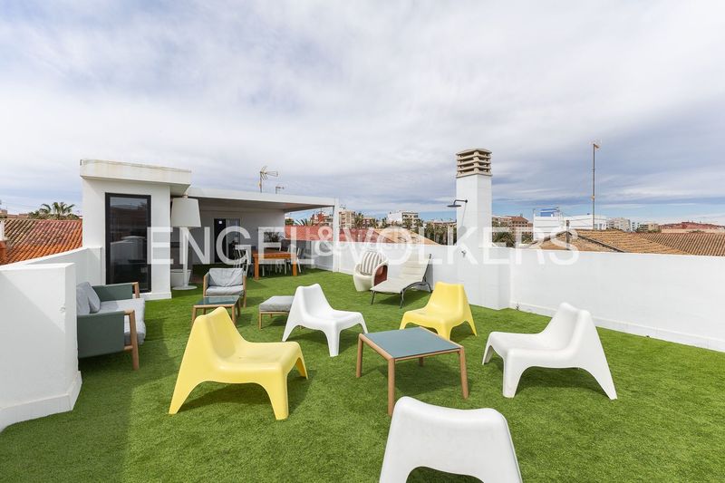 Foto a554e4f5-24d1-405f-add0-bec4cfdd058d. Casa amb calefacció a El Cabanyal-El Canyamelar Valencia