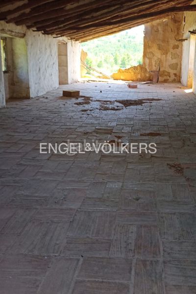 Foto cc19d2ef-80ad-48f3-b03a-1af10b51b030. Terreny residencial a Chelva