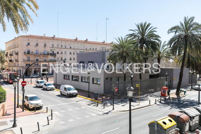 Foto 433d8919-76f4-4877-a625-fa92756220b6. Pis amb calefacció a El Cabanyal-El Canyamelar Valencia